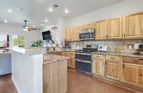 Valley Lake Hills House | French Country Style Home in Hill Country 10 min from Downtown Dripping Springs