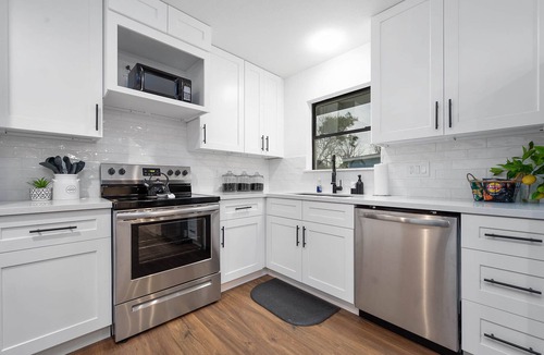Hitchcock House | Fresh clean luxurious, Galveston beach close, kemah shopping and more