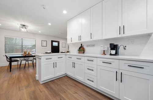 Hitchcock House | Fresh clean luxurious, Galveston beach close, kemah shopping and more