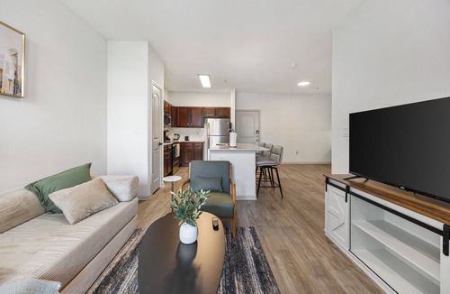 Frisco Apartment | Frisco Getaway with Pool, Gym & Free Parking