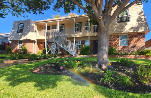 Fort Worth House | Ft. Worth Western Charm, treetop Sanctuary 2 bdrm near hospitals, stockyards,TCU