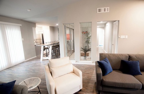 Grand Prairie House | Full Family Stay Near At&t, Ballpark, 6 Flags & Airport