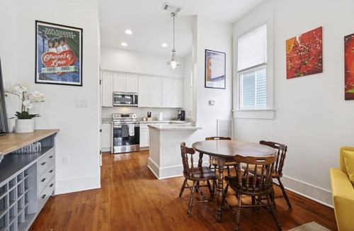 Leonidas House | Fully Furnished 2bd/1.5ba One Block from Carrolton
