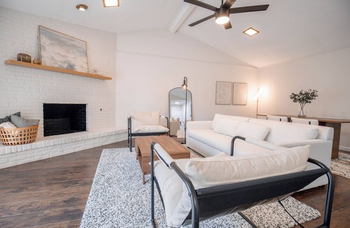 Richardson House | Fully Furnished Retro Energy Retreat in Richardson, Dallas Texas
