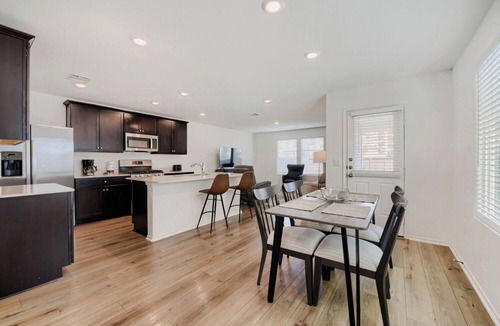 Stony Ridge North House | Fully Furnished Retreat Near Tesla Gigafactory and Cotaland Theme Park