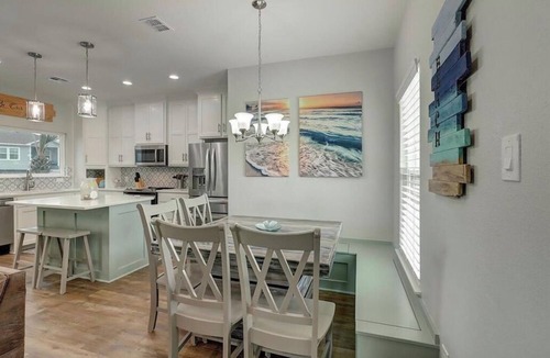 Bella Vista House | Fully Loaded 5 Star *New* Lux Home! Bring your beach gear and be ready for fun!