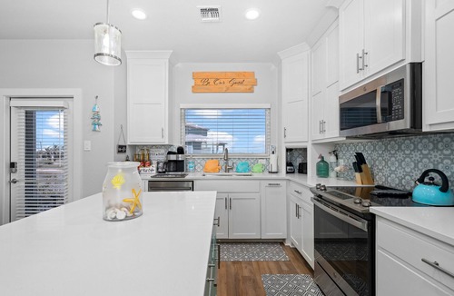 Bella Vista House | Fully Loaded 5 Star *New* Lux Home! Bring your beach gear and be ready for fun!