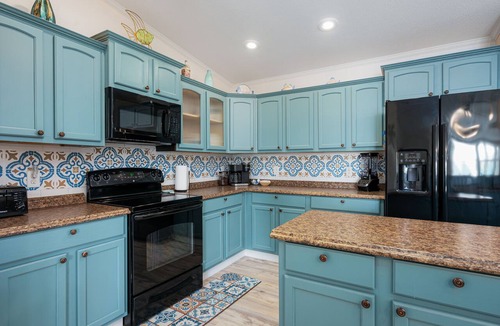 Crystal Beach House | Fully Stocked & Super Spacious 4BR House & Hot Tub: SUMMER IS HERE!