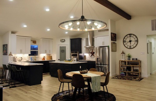 Atoka Cabin | Fun and Relaxing Oklahoma Cabin/Located by Lake Texoma and Casino