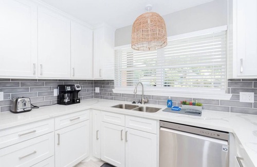 Clear Lake Shores House | Fun Family Getaway Near Kemah Boardwalk, Game Room, BBQ Grill & Coastal Vibes