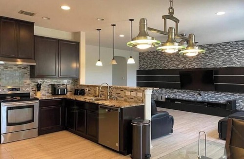 Far North Central House | Fun-Filled 5BR Villa Madama with Pool Table and Gated Space