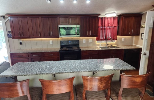 Long Mott House | Functional, Not Fancy- On The Guadalupe River- 2 Bedroom 1 Bathroom