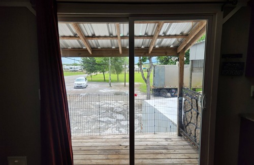 Long Mott House | Functional, Not Fancy- On The Guadalupe River- 2 Bedroom 1 Bathroom