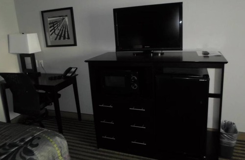 Beeville Hotel | Functional Studio Offers Extended Stay Comfort Near Downtown Beeville