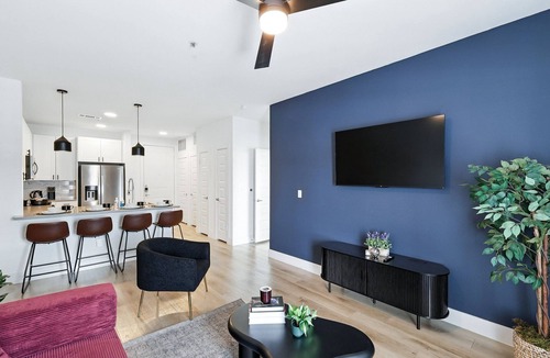 Fort Worth Condo | G05 Chic 1Bd Condo W/Resort Style Pool, Gym & Golf-Sim by Traveller's Comfort
