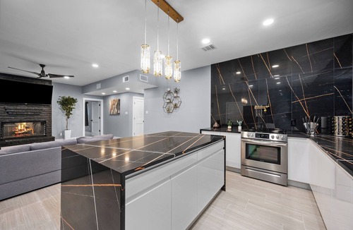 Houston House | Galleria 5BR Home w/Pool & Free Parking - Sleeps Groups & Families