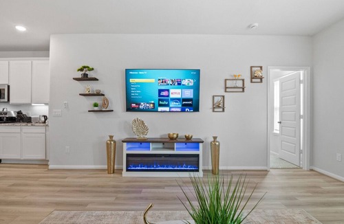 Magnolia House | Game Room - Texas Themed Room - FirePit Backyard - Close to The Woodlands