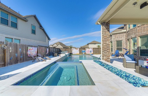 Santa Fe House | Games, Films & Outdoor Fun: Luxe Home in La Marque