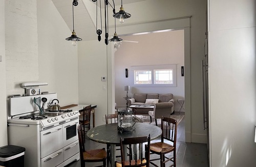 Faubourg Lafayette Apartment | Garden District Gem-Location! Close to Downtown, Convention Center