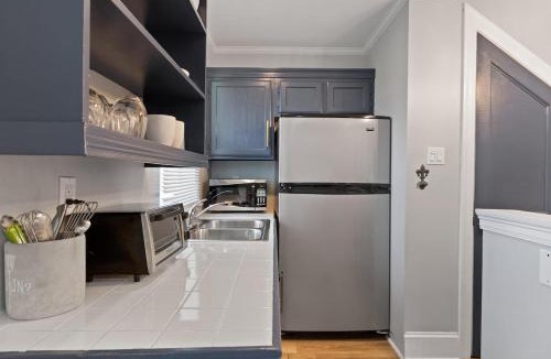 Lower Garden District House | Garden District retreat w balcony