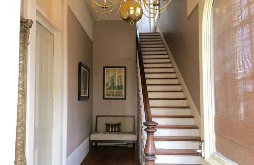 Garden District Apartment | Garden District! Spacious 1BR Gem!! 1/2 Blk Off St.Charles Ave.
