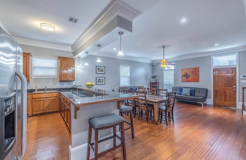 Faubourg Livaudais House | Garden District Upscale Summer Escape w/Gated Off-St Parking & Streetcar Access