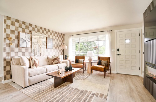 Enumclaw Condo | Gas Fire Pit/Coffee Bar/Walk to Downtown/EV/Pets/AC