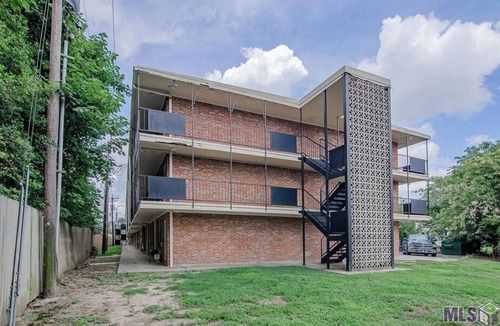 Highlands - Perkins Condo | Gated 3 bedroom, 2 bath condo with a pool located just outside Northgates of LSU