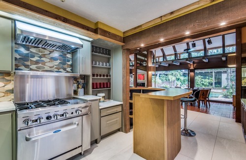 Irving House | Gated Mid-Century Modern Estate Guesthouse