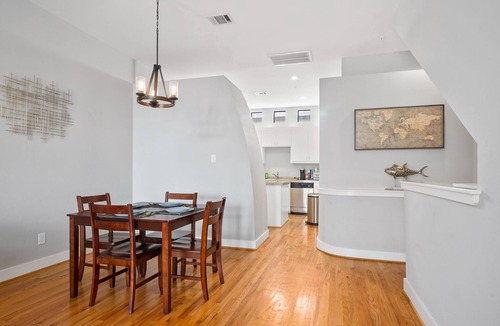 Woodlake - Briar Meadow House | Gated Townhouse 2BR/2BA near Galleria & Downtown