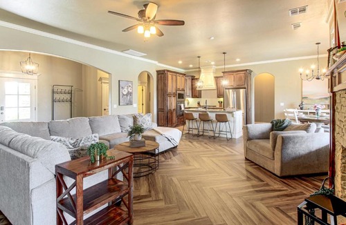 Wheatland House | Gateway to Downtown OKC! Elegant Home