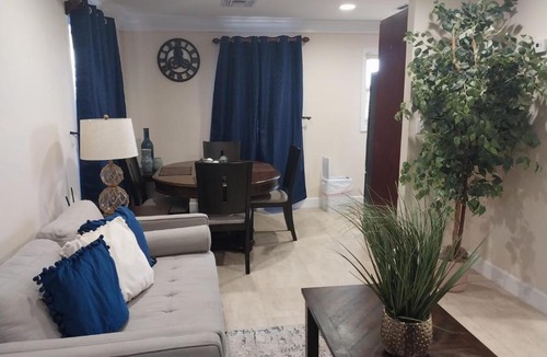 George Town Apartment | Georgetown Exuma Luxury Streetview Apartment