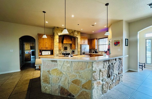 Sutherland Springs House | Get away from the city and experience country living