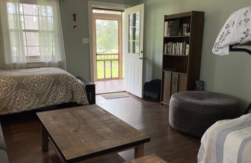 Poplarville Cabin | Getaway Cabin by the Water