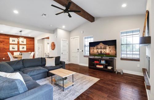 Eastside Promise Neighborhood House | Getaway Near River Walk DT Yard BBQ Pet Games