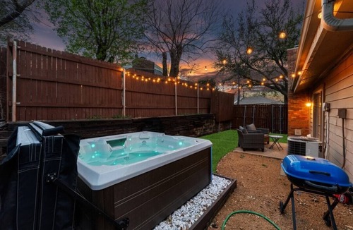 Lewisville House | Gig Speed Internet, Private Hot Tub, near DFW and major highways