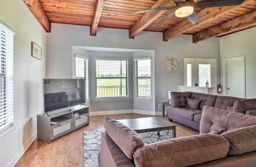 Garfield House | ‘Gingerland Ranch’ in Del Valle: Game Room & Porch
