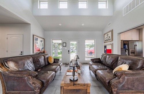Spicewood House | Glamping in Spicewood TX Hill Country ~ The Avion