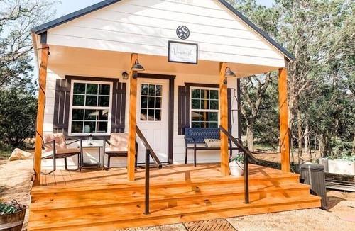 Marble Falls Apartment | Glamping trailer with private bath