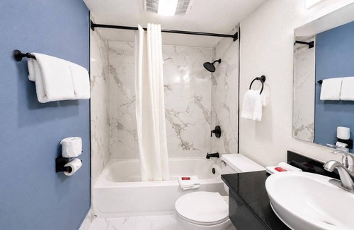 Buckner Terrace - Everglade Park Hotel | Golden Inn Dallas East near I-30 Jim Miller