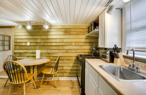 Golden Meadow Cabin | Golden Meadow Getaway: Patio, Grill, and Kayaks!