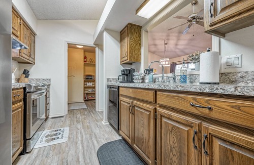 Hot Springs Village House | Golf Lover's Getaway! Cozy 2BR/2BA Townhome, Walk to DeSoto Golf Club!