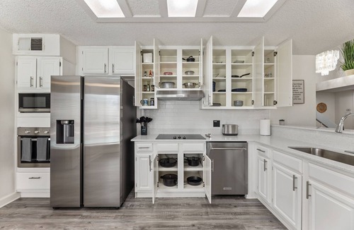 Euless Villa | Golfing Near the Pool- Near Stadiums, Hot Tub, Fire Pit