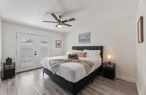 Euless House | Golfing Near the Pool- Near Stadiums, Hot Tub, Fire Pit