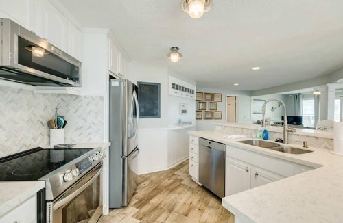 Pirates Beach House | Good Life - Easy Beach Access, Gulf Views, Hot Tub!