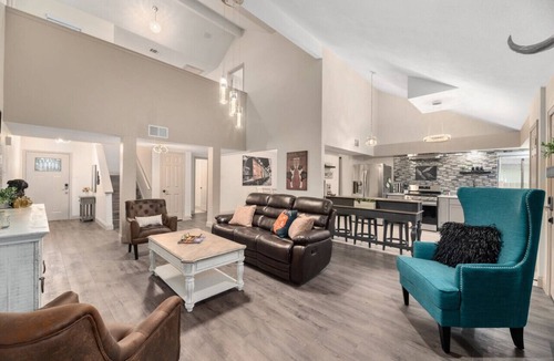 Milwood House | `Good Vibes Roll` Pet-friendly! Near Domain!