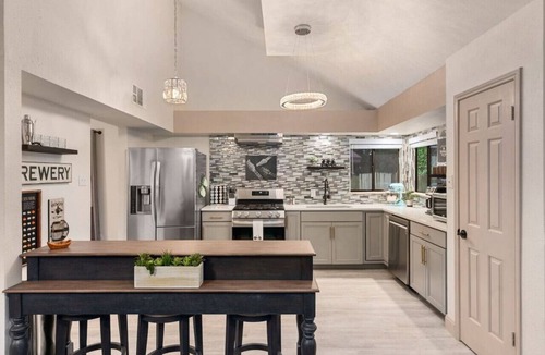 Milwood House | `Good Vibes Roll` Pet-friendly! Near Domain!