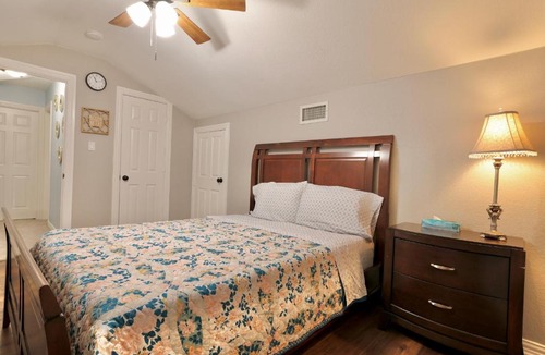 Flower Mound House | Gorgeous 4 bedroom 2,5 bath Home with Heated Pool, Spa & Game Room close to DFW Airport and 35 mins from Dallas Stadium - Great for World Cup Fans !