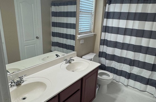 Southside House | Gorgeous 5-bedroom house VERY SPACIOUS in South San Antonio
