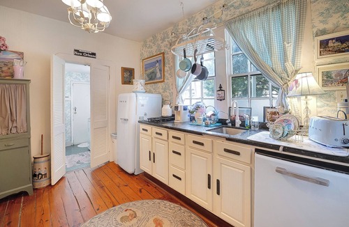 Metairie House | GORGEOUS 6BR/3BA/Sleeps 13 HISTORIC, STREETCAR, FRENCH QUARTER, DOLLHOUSE!